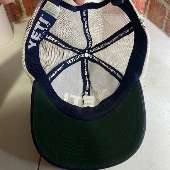 Yeti Navy Trucker Hat Cooler Multicolor SnapBack - Picture 5 of 6